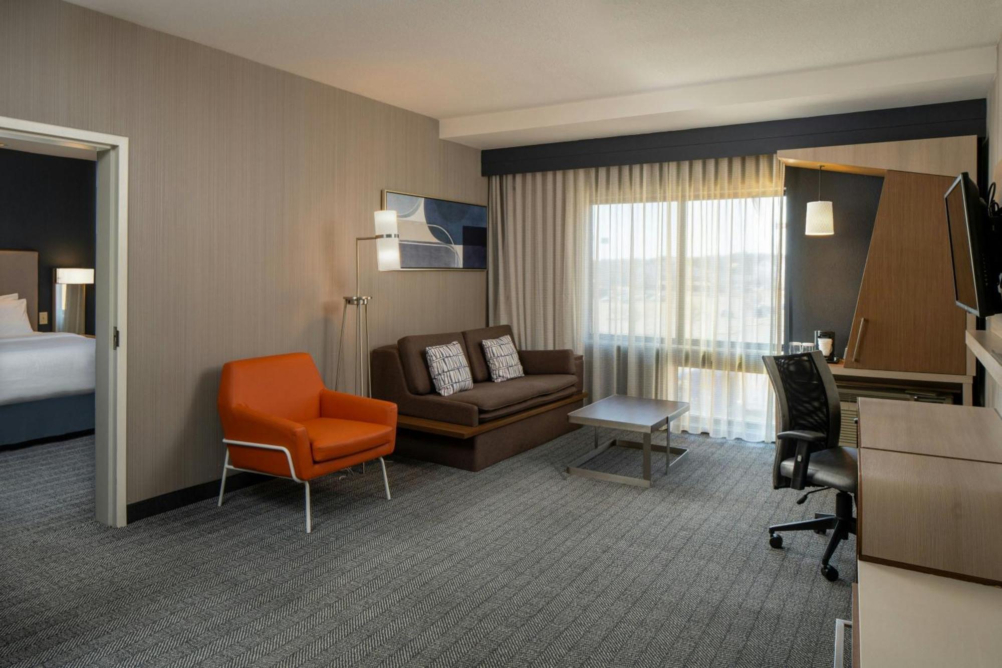 Courtyard By Marriott Jackson Airport/Pearl Hotel Exterior photo